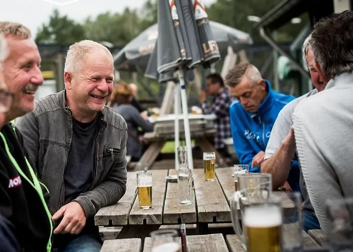 Groepsaccommodatie In Den Hof 住宿加早餐酒店 *