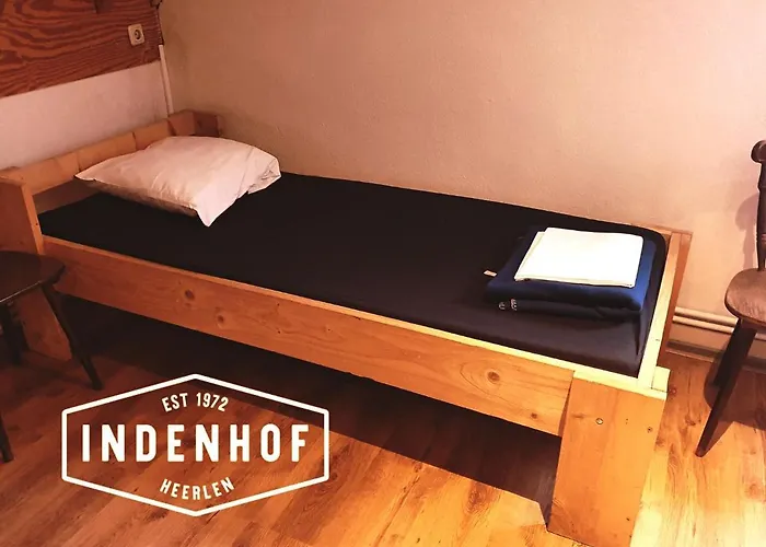 Groepsaccommodatie In Den Hof 住宿加早餐酒店 *